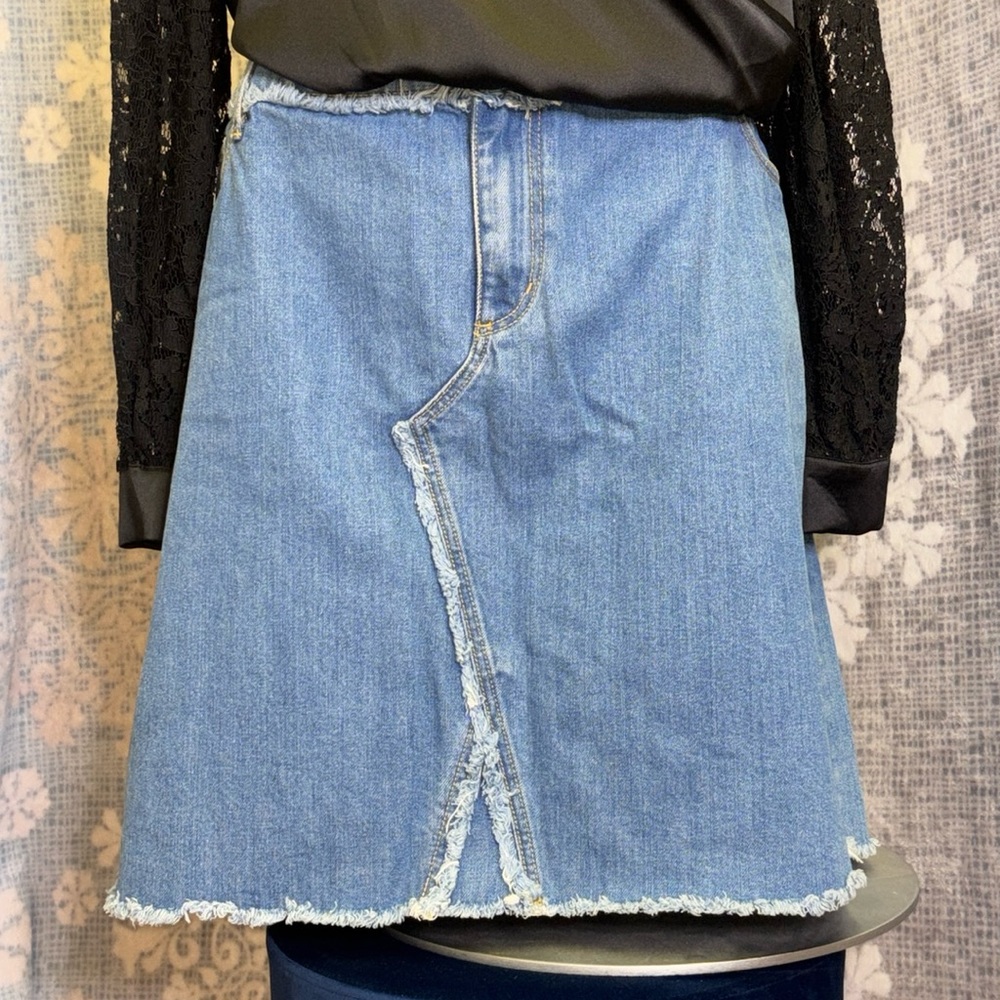 The Loft Woman’s Jean Denim Short Skirt Woman’s Size 20